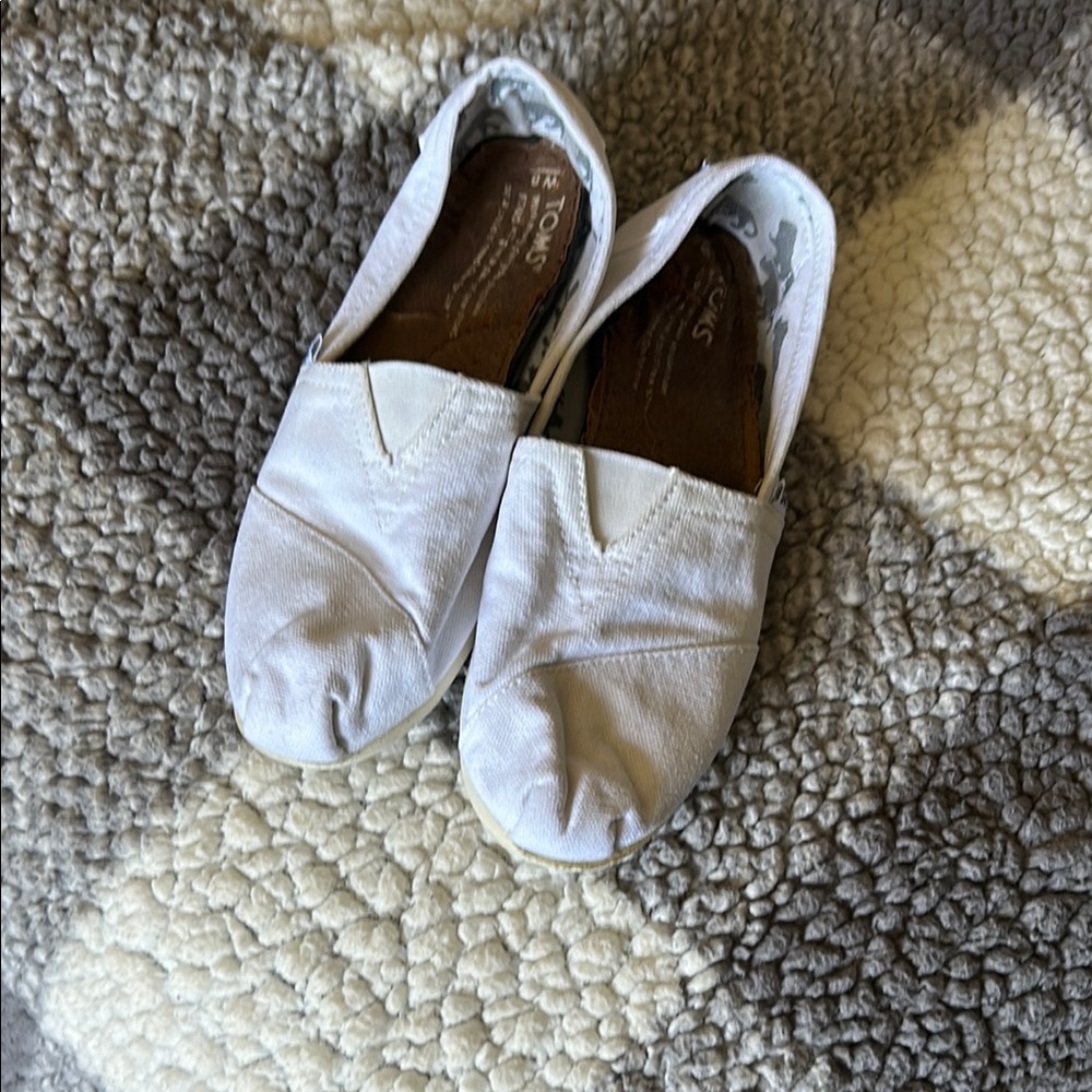 Toms White Moccasins Slip-On Shoes